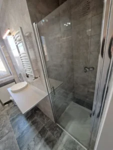 Łazienka po modernizacji – gruntowny remont Bielsko Biała - kabina