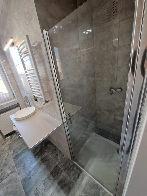 Łazienka po modernizacji – gruntowny remont Bielsko Biała - kabina