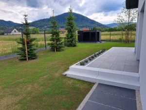 zielony trawnik za domem bielsko biala ogrod z siewu